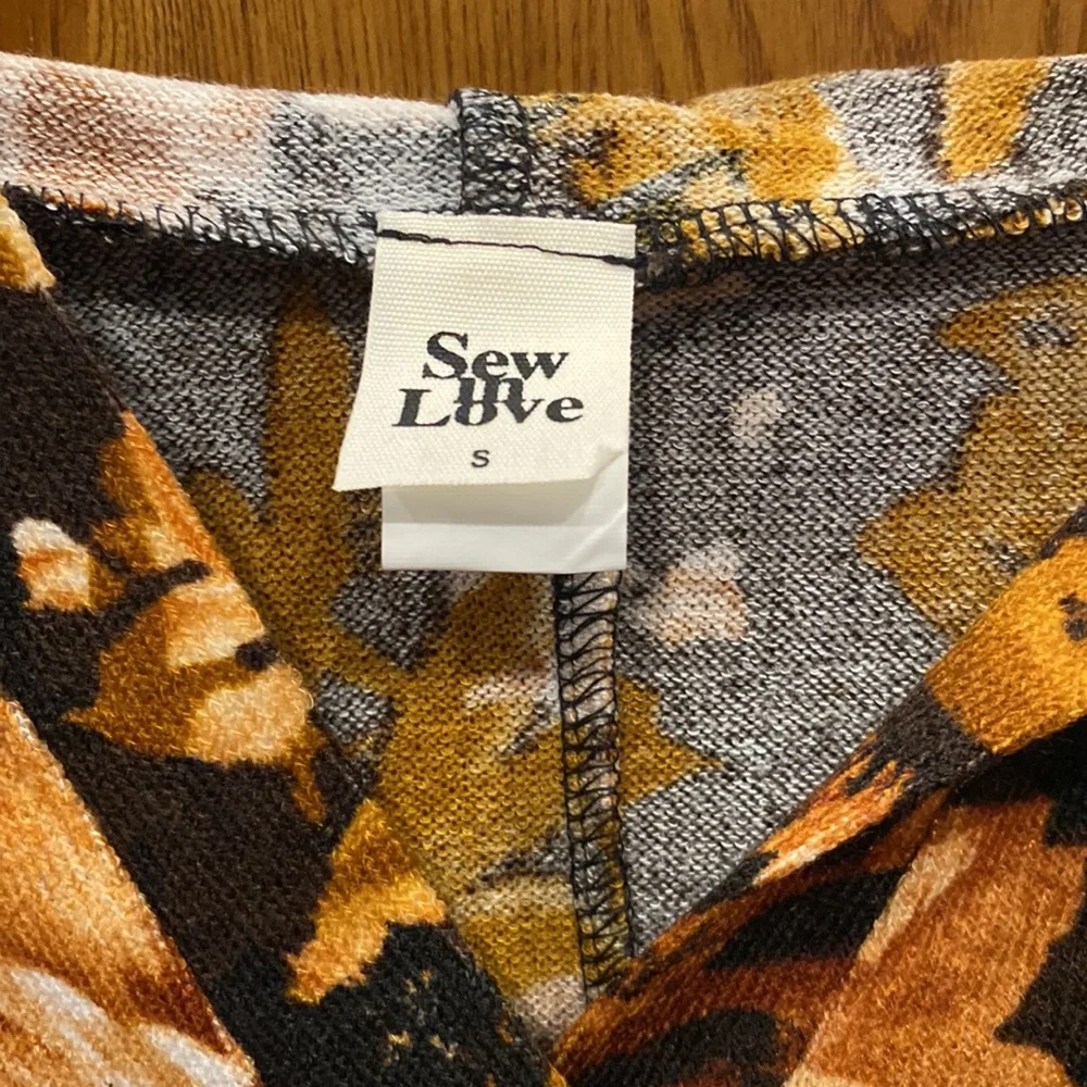 NWOT Sew In Love hacci floral hoodie size small - Picture 2 of 5
